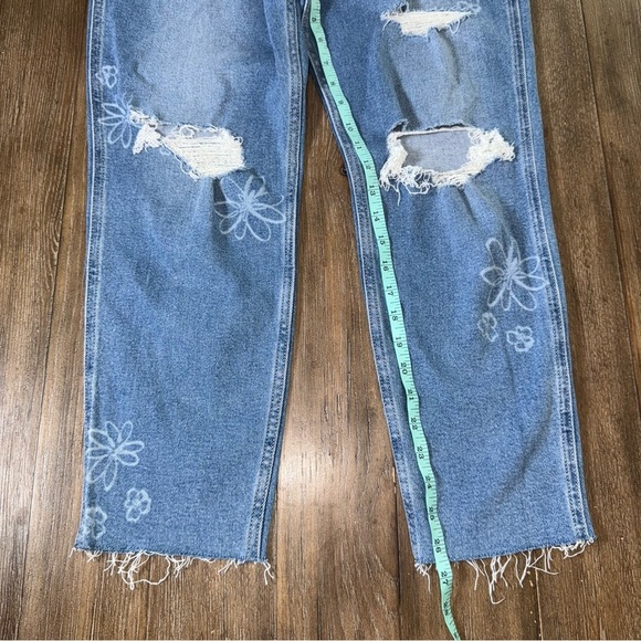 Hollister Ultra High Rise Mom Jean 90s 28 7 Ankle Straight Distressed Raw hem - Picture 8 of 10